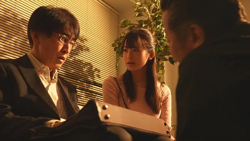 Gã chồng vay nợ anh giang hồ, cô vợ phải bán thân để trả nợ