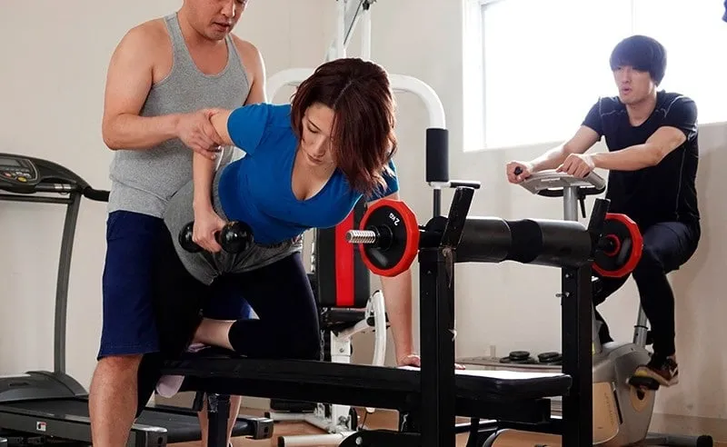 Chồng yêu phát hiện người vợ ngoại tình với huấn luyện viên thể hình