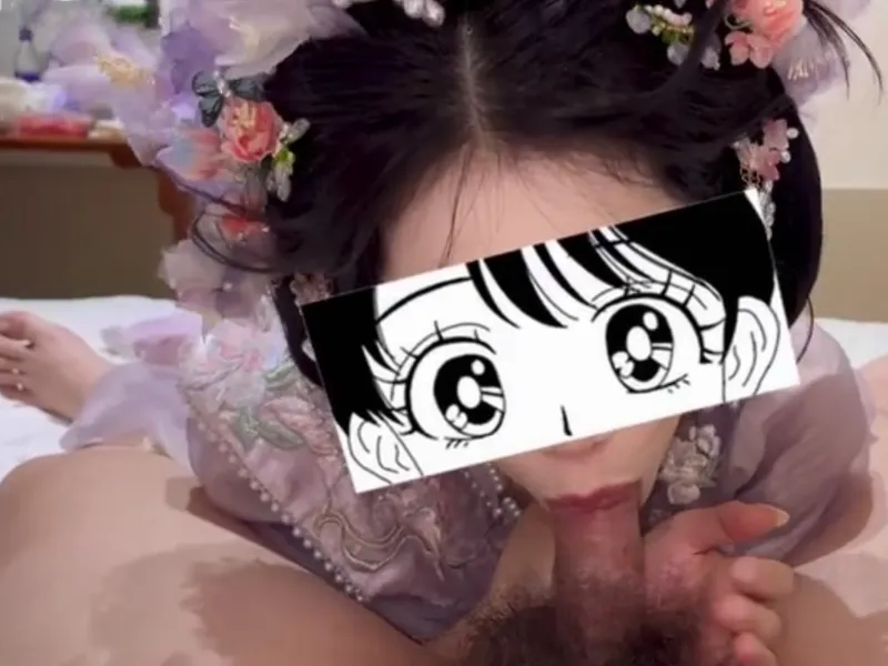 Gái xinh trong bộ đồ nhóc con liếm cây hàng cực đã